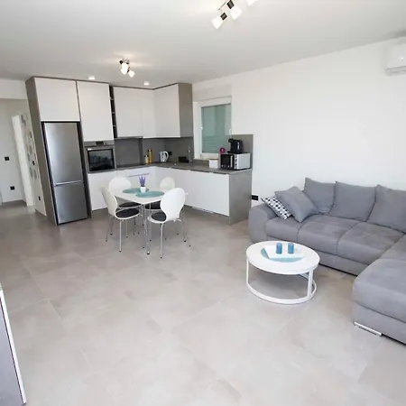 Ilijana Apartment *